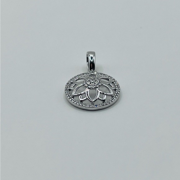 9K White Gold 0.20 CT Natural Diamond Round Pendant - Picture 3 of 6